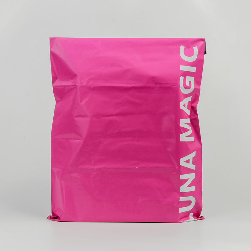Индивидуальная ярко-розовая самоклеющаяся косметика, упаковывающая пластиковую сумку для доставки